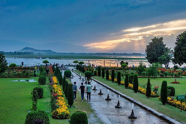 Arrival in Srinagar – Local Sightseeing