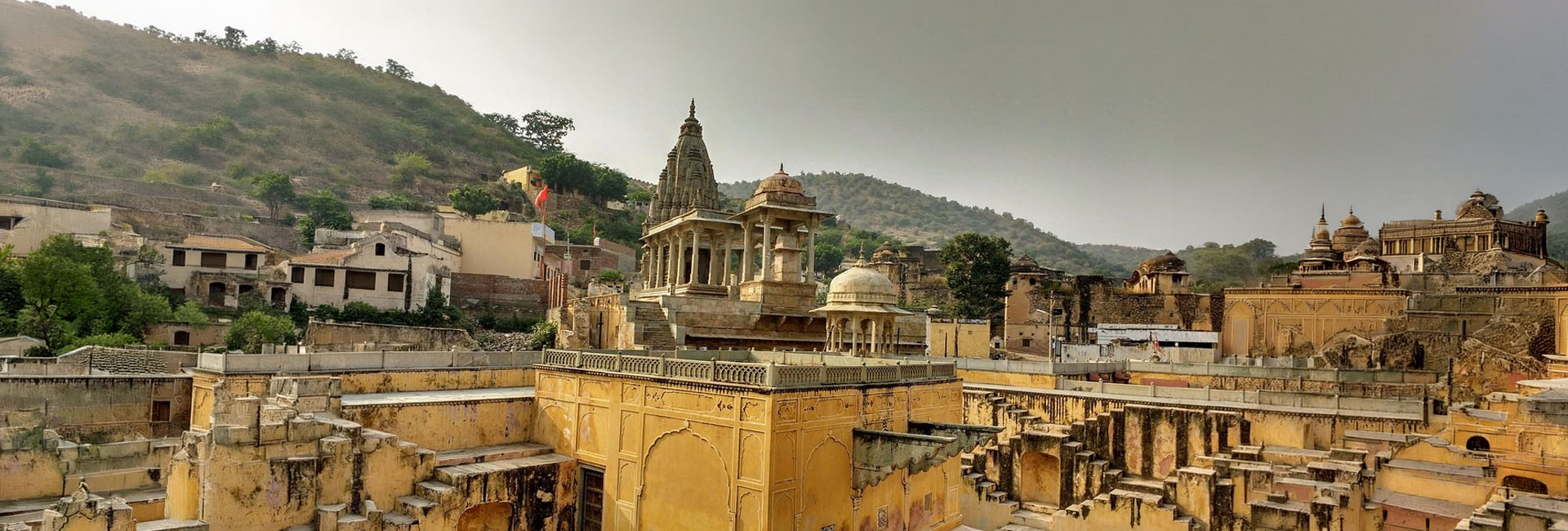 Panna Meena ka Kund